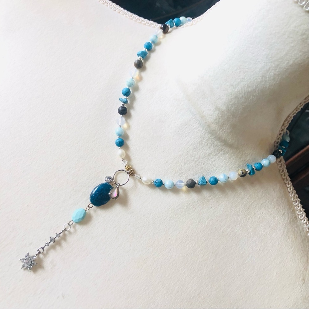 Handcrafted elegant mixed genuine stone and pearl necklace